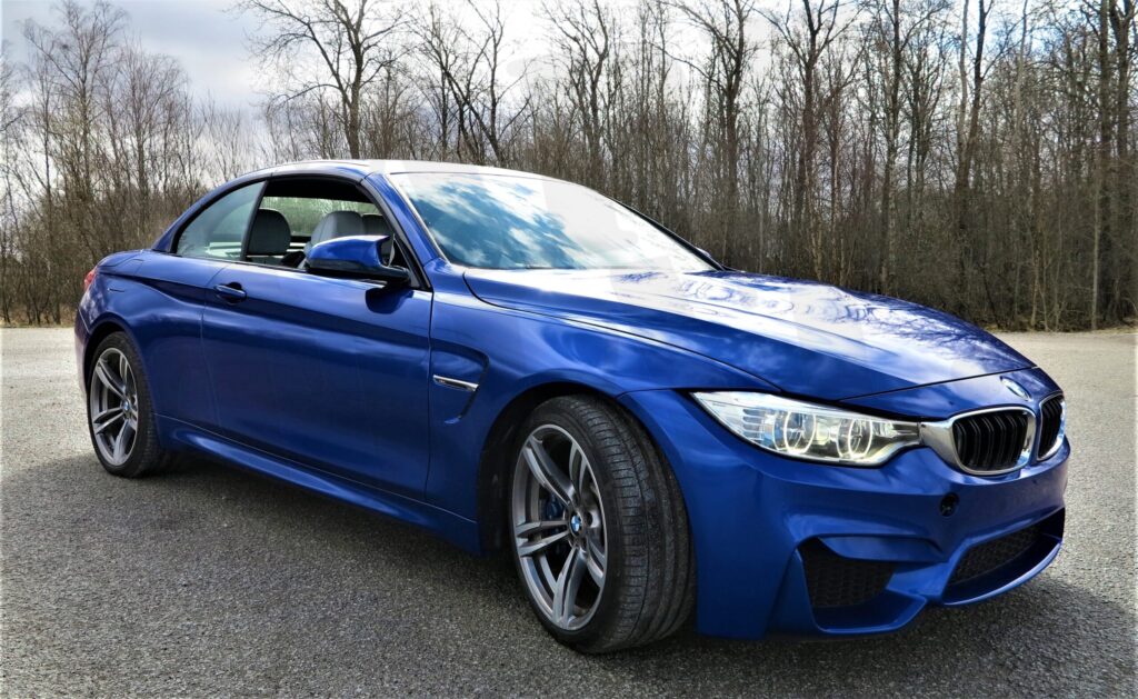 BMW 4. seeria kabriolett – sinine ülekiletamine