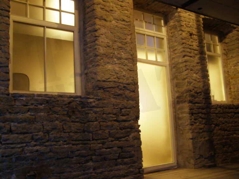 Privaatsuskilede paigaldus klaasidele