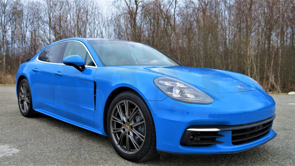 Porsche Panamera – läikivsinine fullwrap
