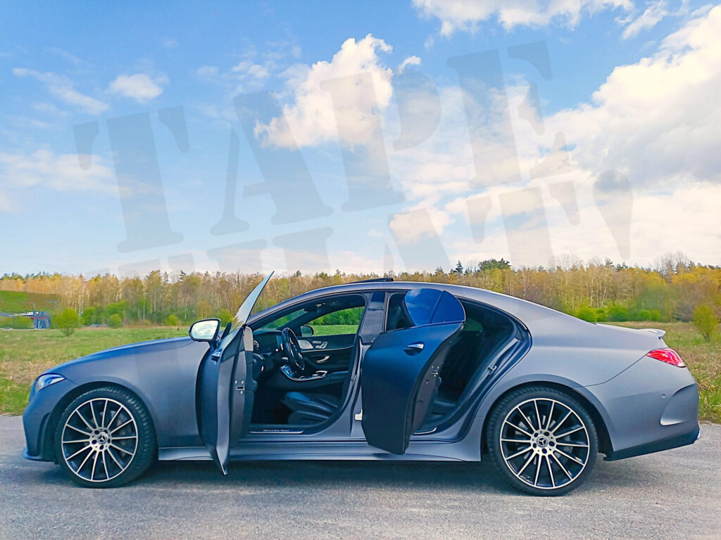 Mercedes-Benz CLS – matt hall kiletamine uste sisudega