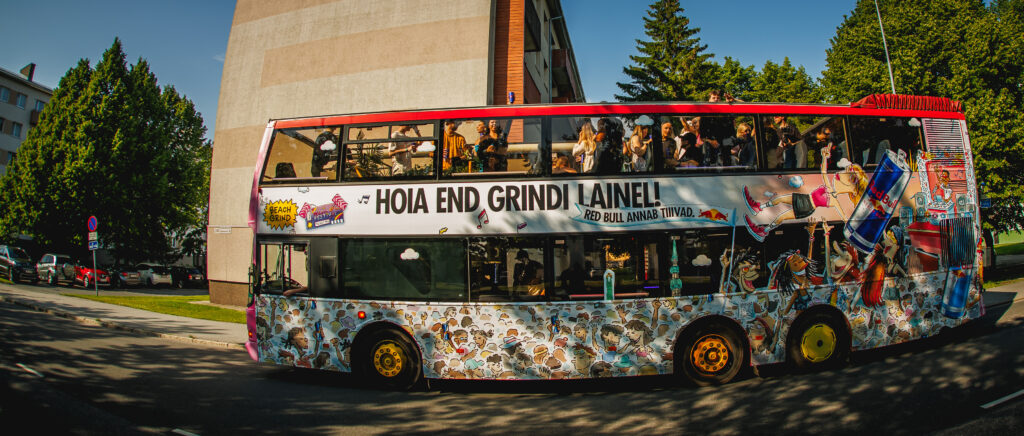 Volvo kahekordne peobuss pärast kiletamist – bussi kiletamine Beach Grind 2025