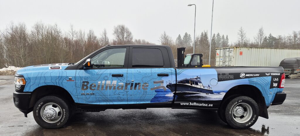RAM 3500 kiletamine trükikile ja mattmustade detailidega Tallinnas