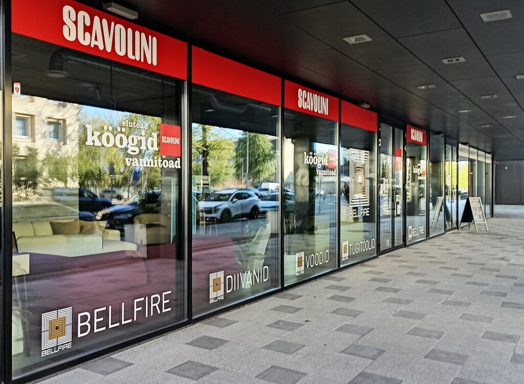 Aknakleebised äripinnale logode, tekstide ja vaateakna kujundusega