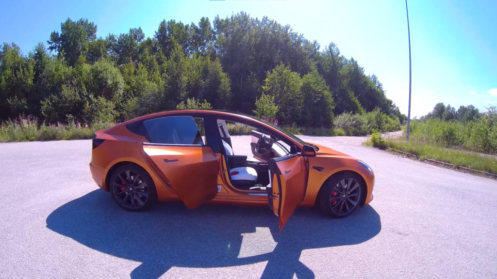 Avatud ustega Tesla Model 3 Performance 3M Satin Canyon Copper autokilega